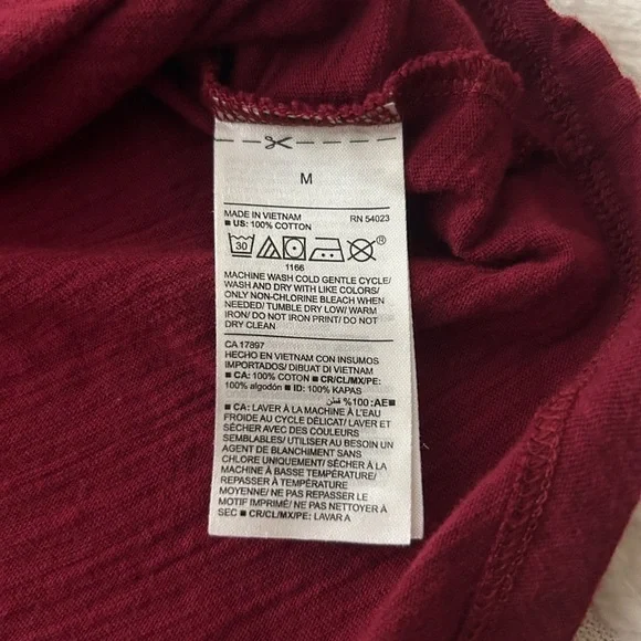 Old Navy Burgandy Red Women’s V Neck Short Sleeve Top Size Medium​​​​​​​​ - Picture 5 of 7